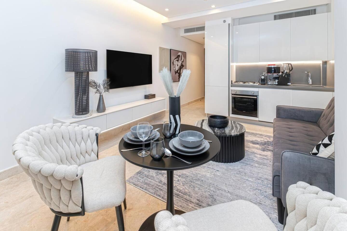 Trendy Studio! Walk To Burj Khalifasleeps 3! Appartement